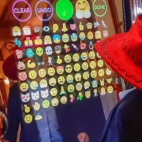 Poniendo emojis preinstalados en el Magic Mirror